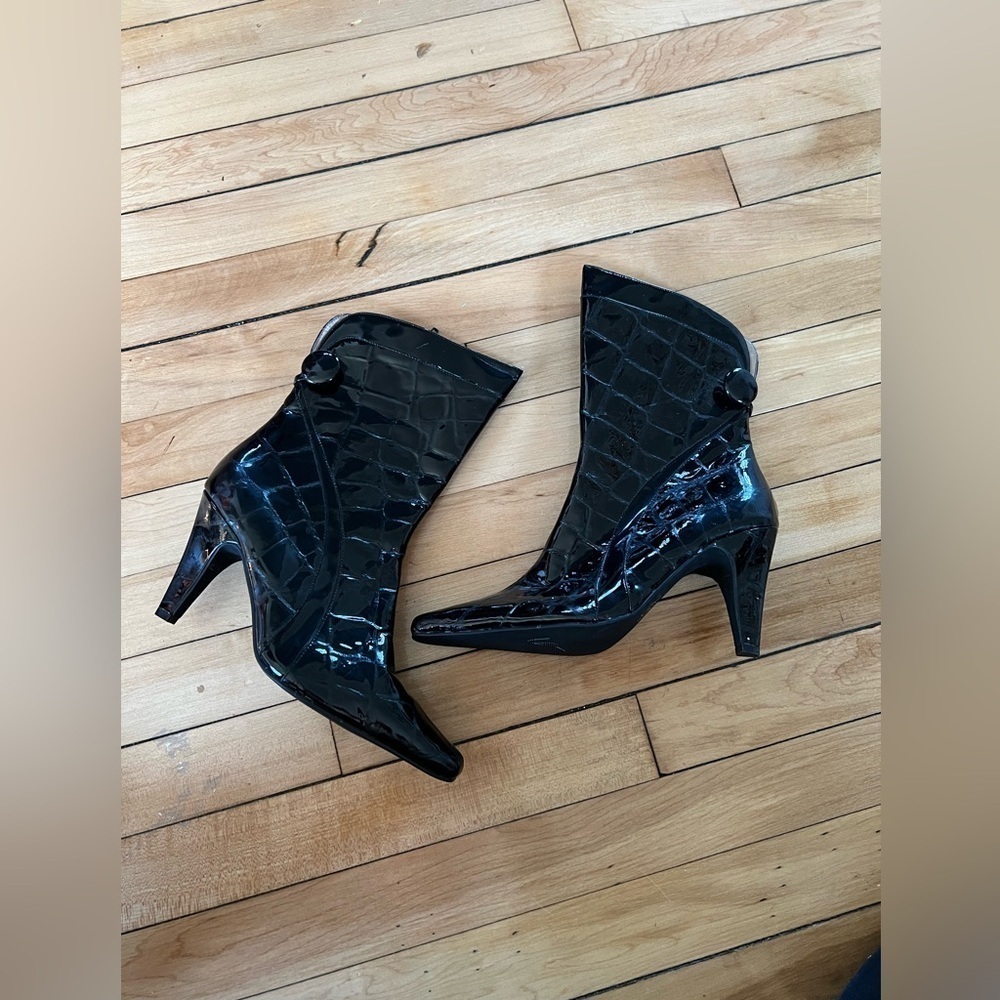 Stacy Adams black croc stiletto booties‎